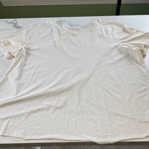 Lululemon short sleeved shirt. See measurements for size